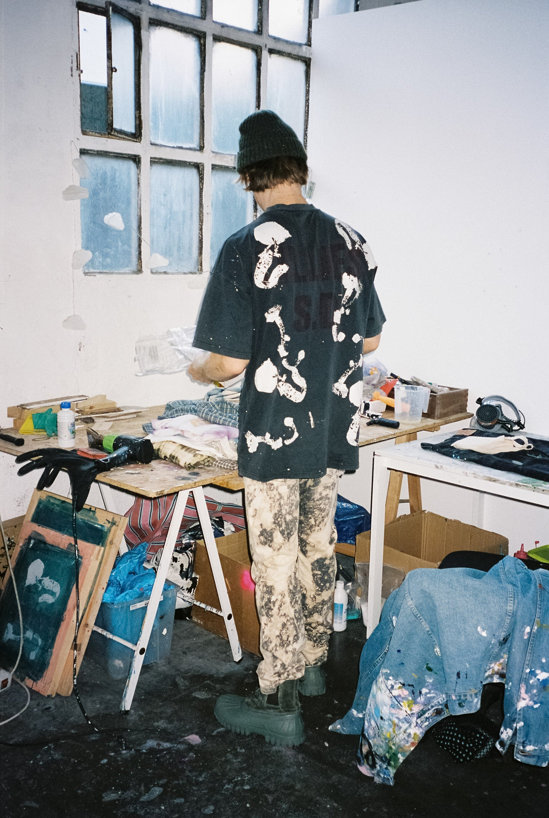 Lillies designer working in studio wearing Sahara jeans and Lillies tee t-shirt