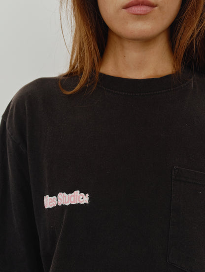 Recycled Black Graphic Print T-shirt – close-up of Lillies Studios chest logo detail, upcycled – Lillies Studios