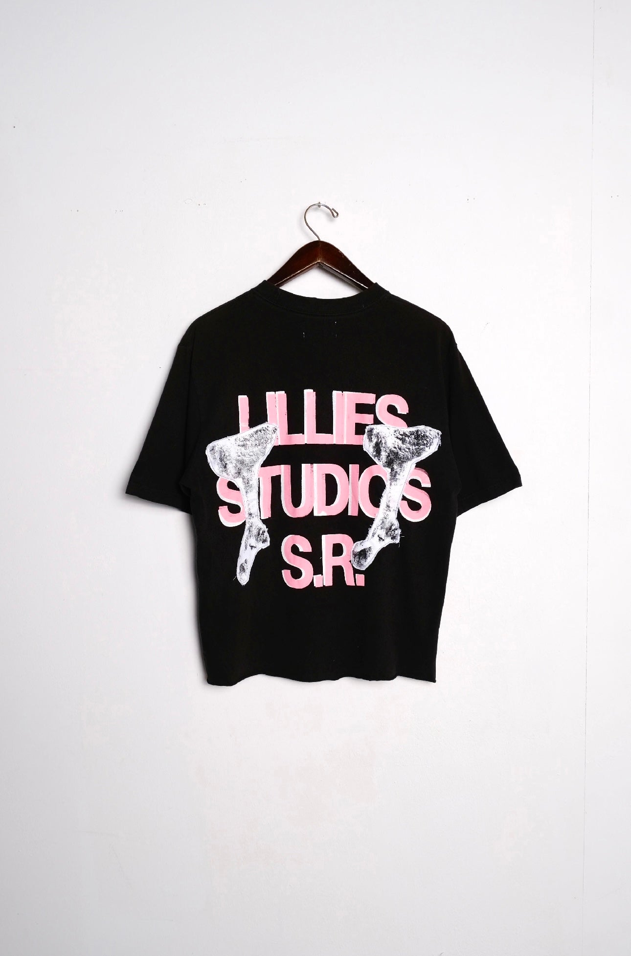 Recycled Black Graphic Print T-shirt – front on hanger, pink Lillies Studios S.R. graphic print, upcycled – Lillies Studios