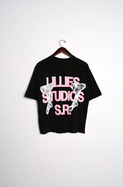 Recycled Black Graphic Print T-shirt – front on hanger, pink Lillies Studios S.R. graphic print, upcycled – Lillies Studios