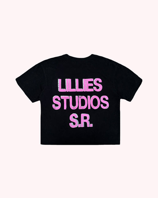 Black t-shirt with pink text 'LILLES STUDIOS S.R.' on a white background